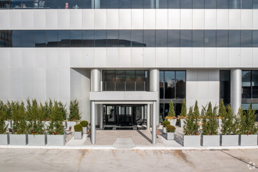 More Photos Of 101 S Hanley Rd, Clayton Office For Lease