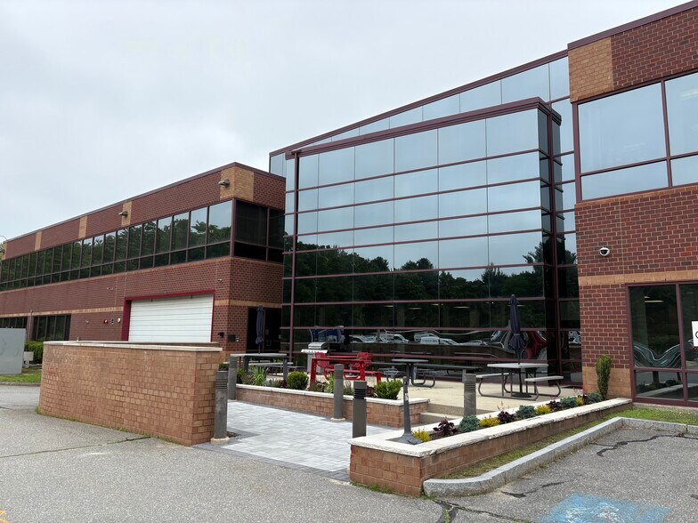 More Photos Of 201 Riverneck Rd, Chelmsford Office For Lease
