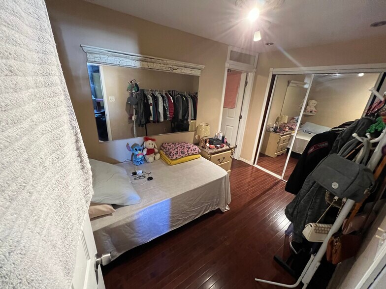 More Photos Of 839 Elizabeth Ave, Elizabeth General Retail For Sale