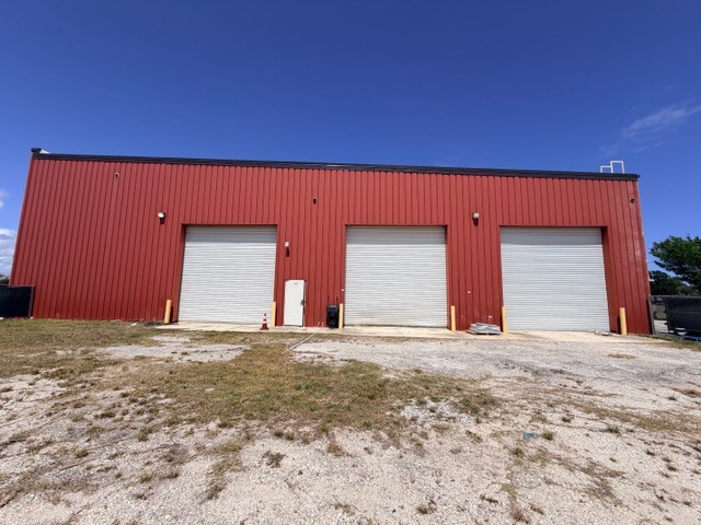 More Photos Of 905 Foster Way, South Daytona Warehouse For Lease