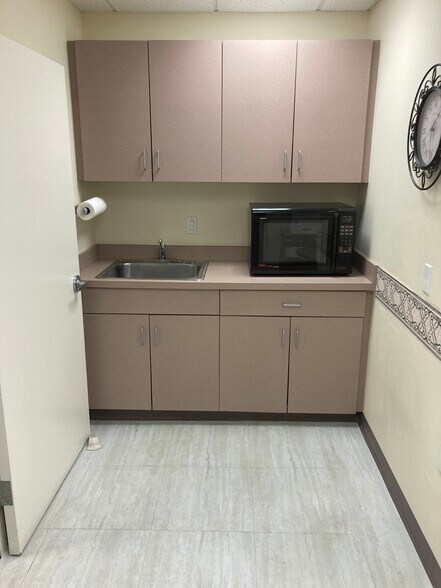 More Photos Of 6120 Brandon Ave, Springfield Medical For Sale