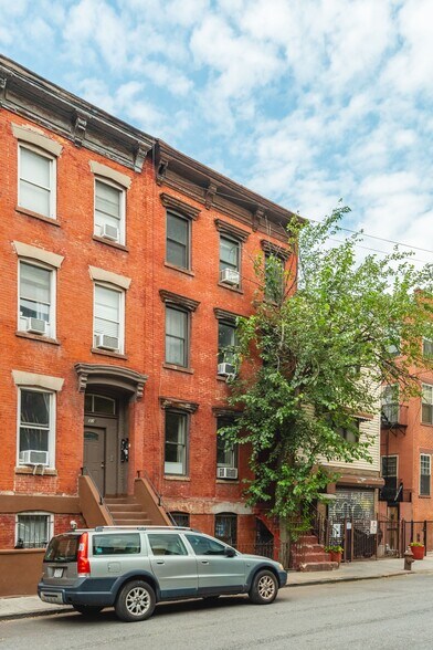 More Photos Of 328 Berry St, Brooklyn Apartments For Sale