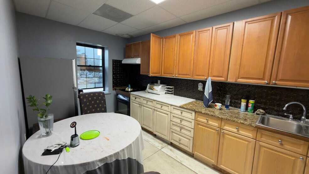 More Photos Of 2800 Delano St, Pensacola Warehouse For Lease