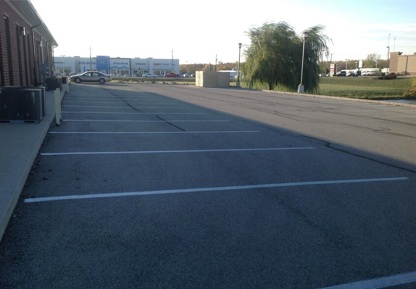 More Photos Of 2127 Midlands Ct, Sycamore Office For Lease