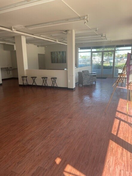 More Photos Of 801-901 Englewood Pky, Englewood Apartments For Lease