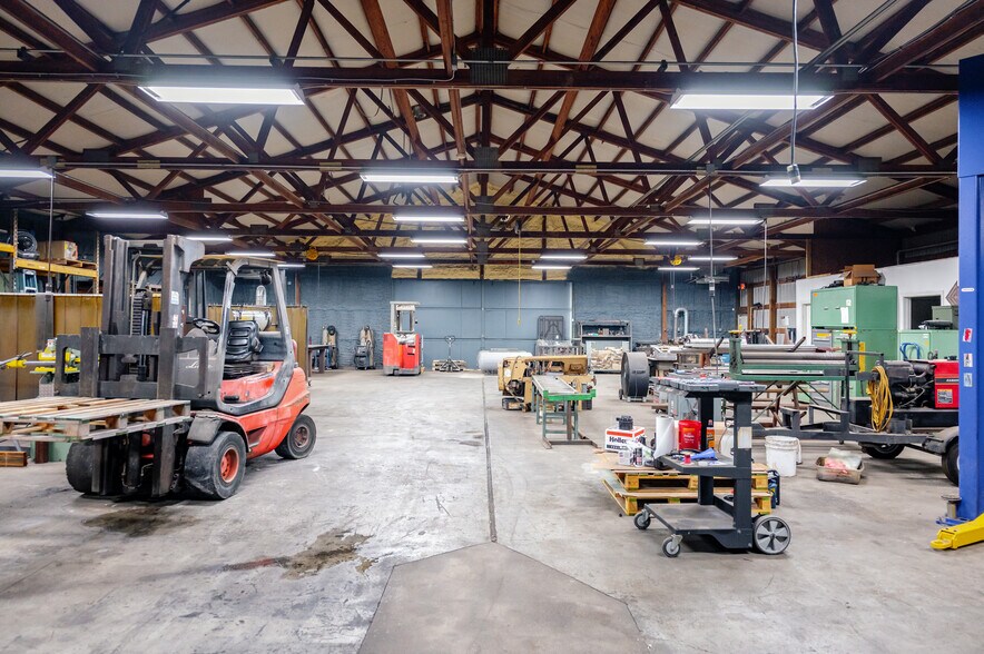 More Photos Of 110 Airport Entrance Rd, Summerville Warehouse For Sale