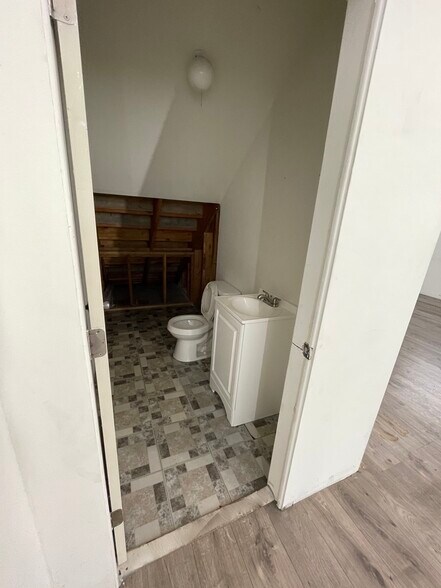 More Photos Of 827 E Jefferson Blvd, Los Angeles Light Manufacturing For Lease