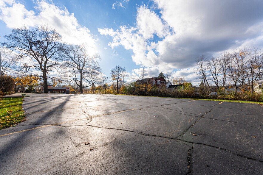 More Photos Of 223 E State St, Geneva Office For Sale