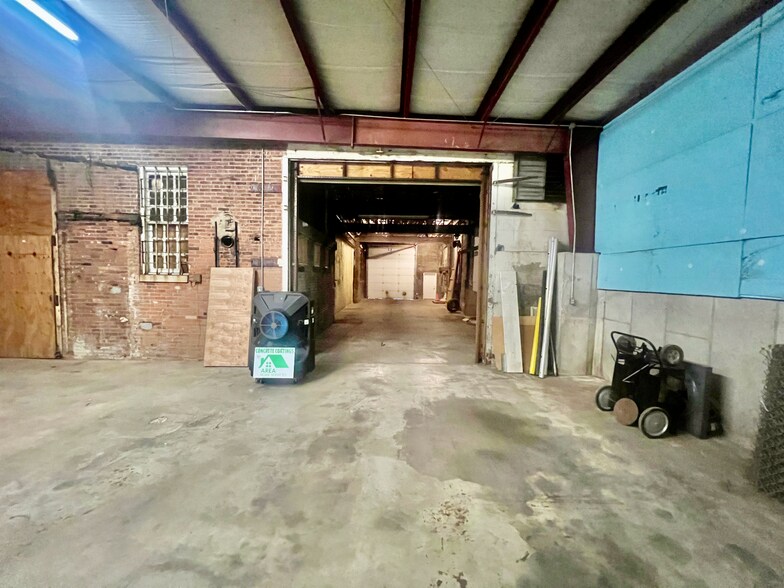 More Photos Of 718 York St, Quincy Warehouse For Lease