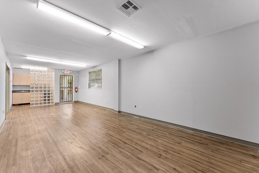 More Photos Of 352 Tall Pines Rd, West Palm Beach Warehouse For Sale