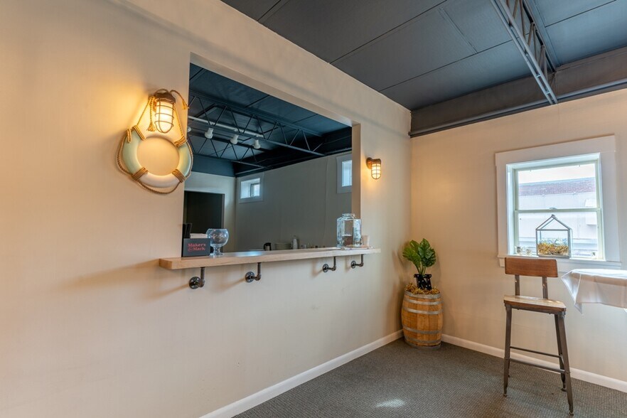 More Photos Of 30 S La Grange Rd, La Grange Restaurant For Sale