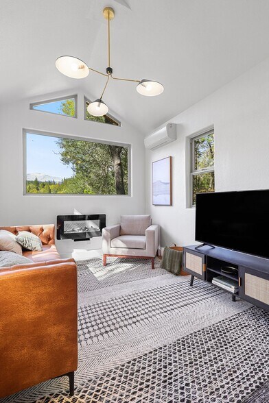 More Photos Of 4727 Dunsmuir Ave, Dunsmuir Hotel For Sale