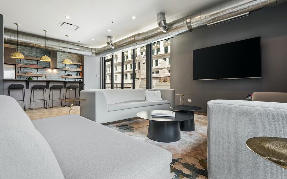 More Photos Of 330 S Wells St, Chicago Office For Lease