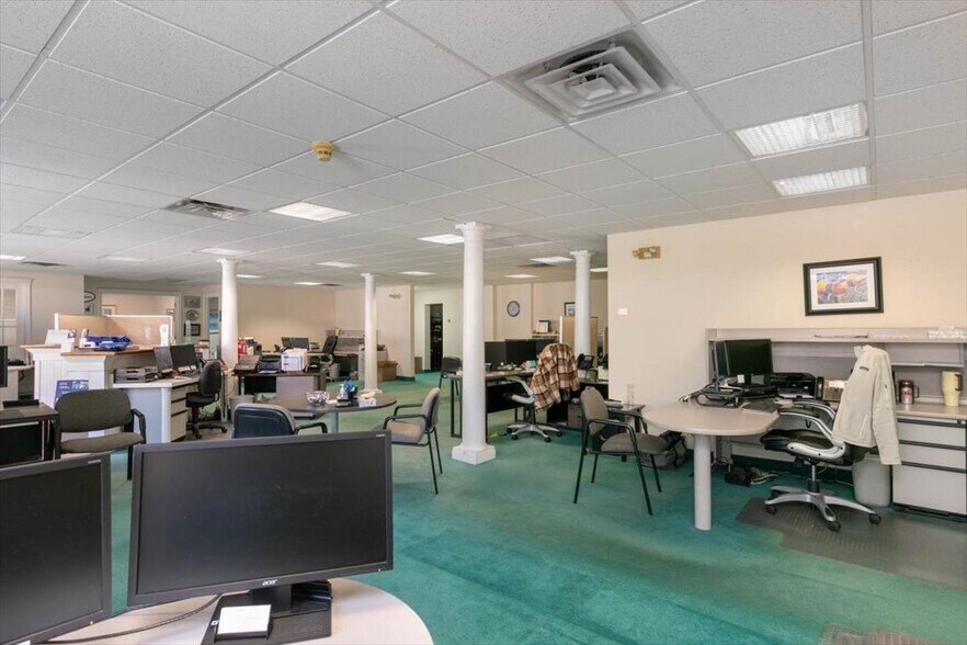 More Photos Of 306 Cabot St, Beverly Office For Sale