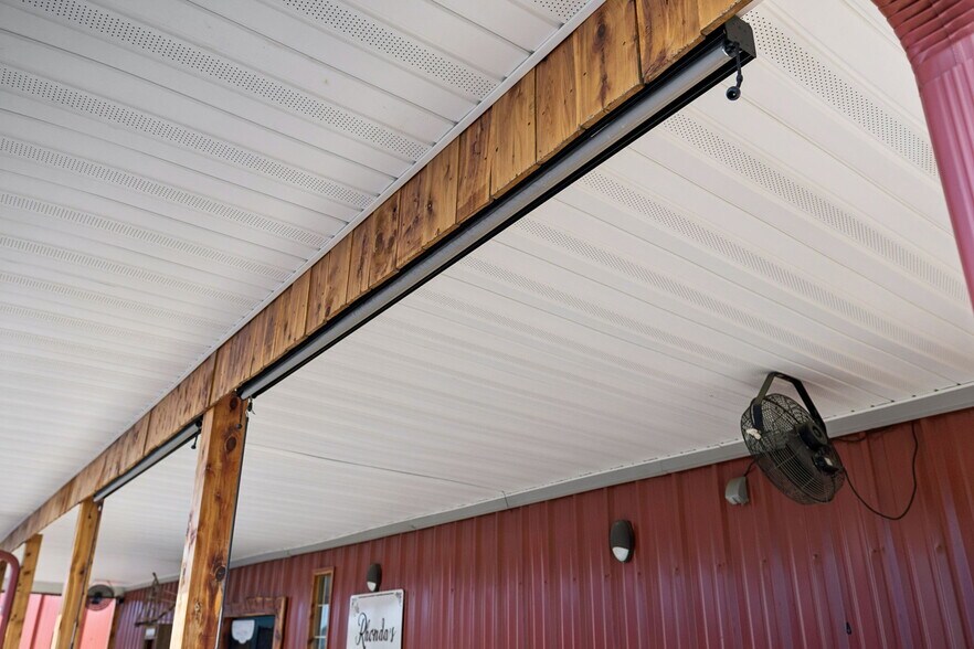 More Photos Of 4070 Old Highway 431, Greenbrier Freestanding For Sale