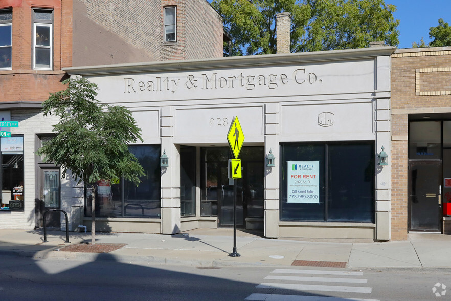 Primary Photo Of 928 W Diversey Pky, Chicago Storefront For Lease