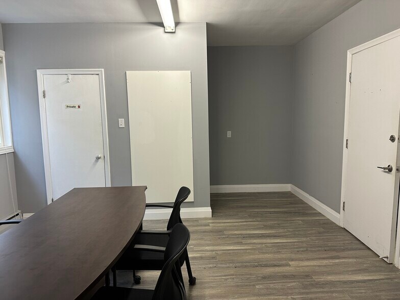 More Photos Of 70 King St E, Hamilton Storefront For Sale