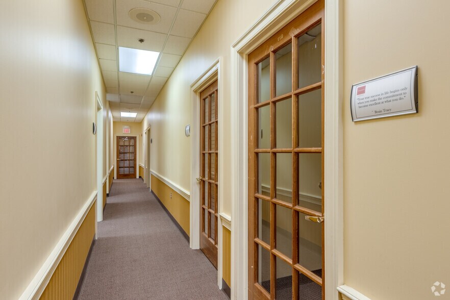 More Photos Of 13875 Hedgewood Dr, Woodbridge Medical For Lease