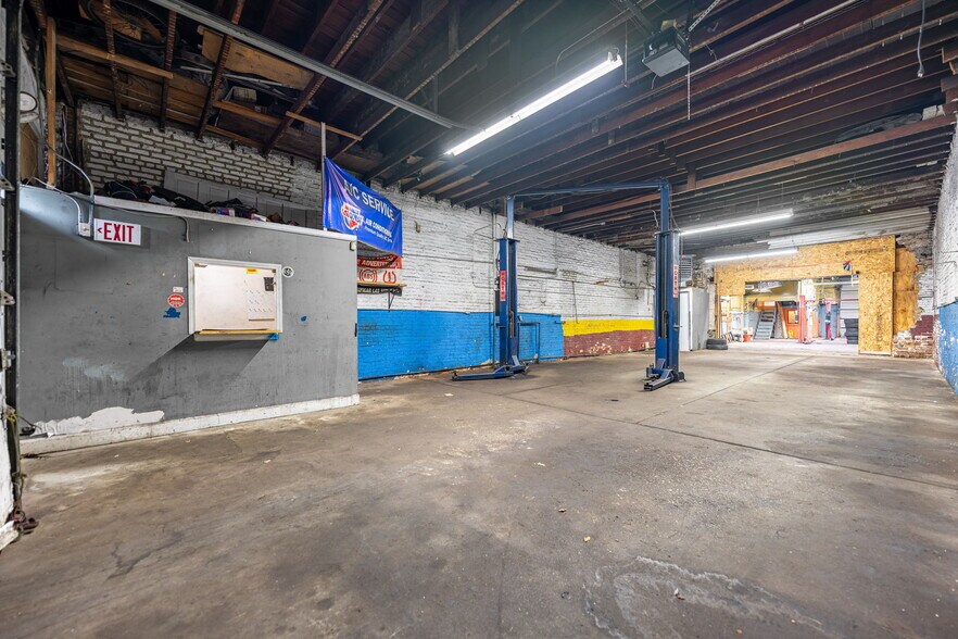 More Photos Of 3754 W North Ave, Chicago Auto Salvage Facility For Sale