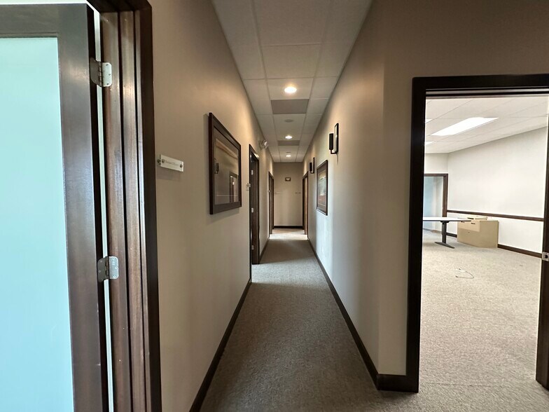More Photos Of 673 Westbury Dr, Iowa City Storefront Retail Office For Sale