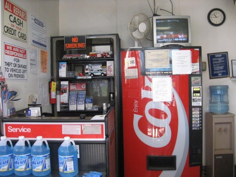 More Photos Of 19 E 33rd St, Paterson Service Station For Lease