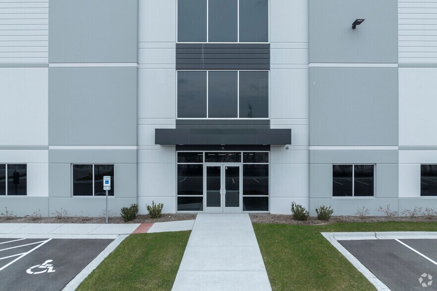 More Photos Of 8701 W 53rd St, McCook Industrial For Sale