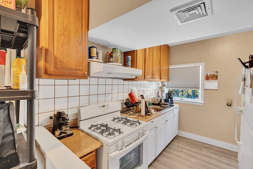 More Photos Of 142 S Livingston Ave, Livingston Unknown For Lease