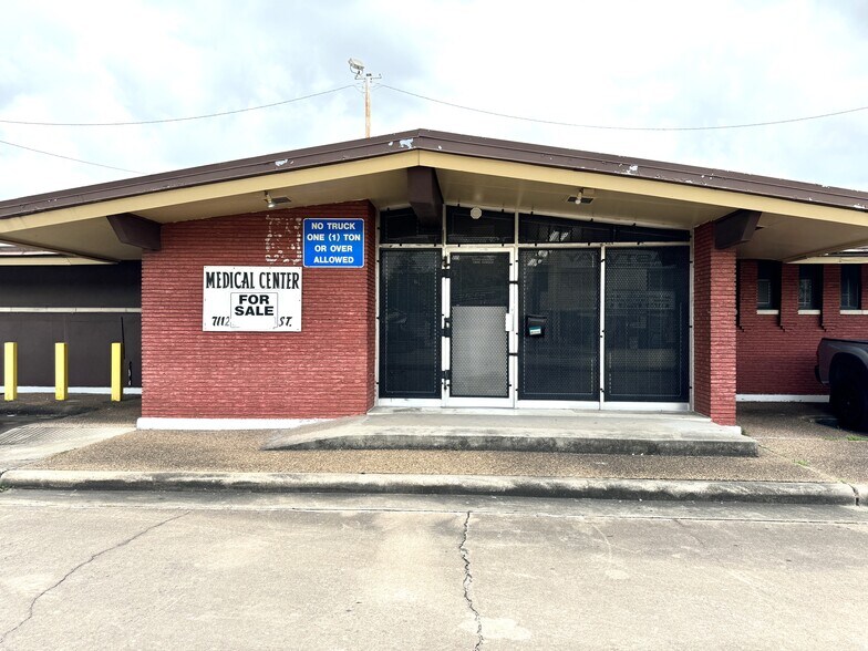 Primary Photo Of 7112 Lyons Ave, Houston Medical For Lease
