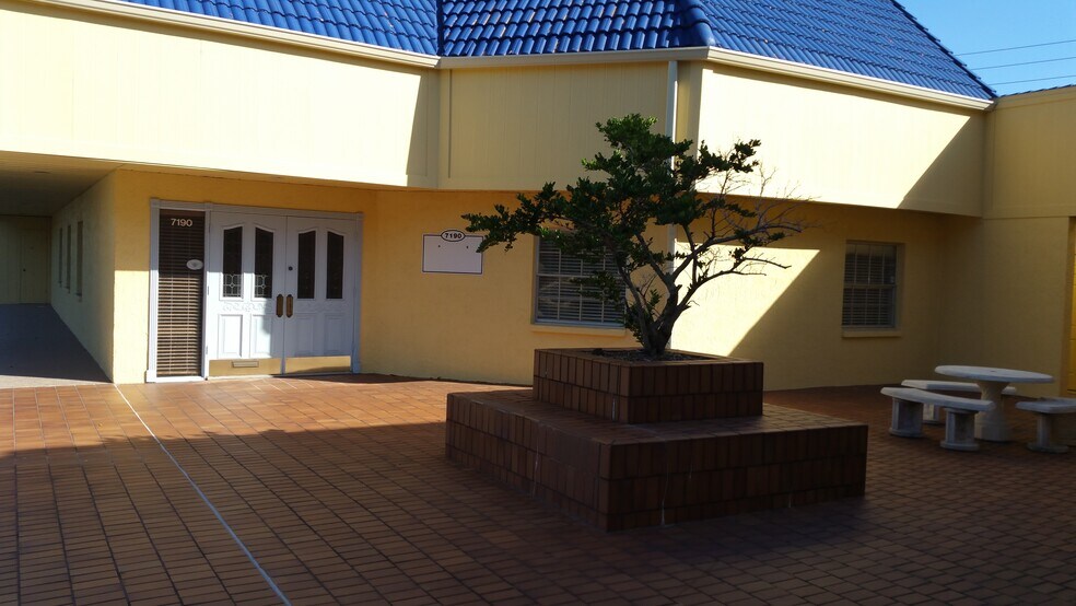 More Photos Of 7120-7190 Seminole Blvd, Seminole Office For Lease