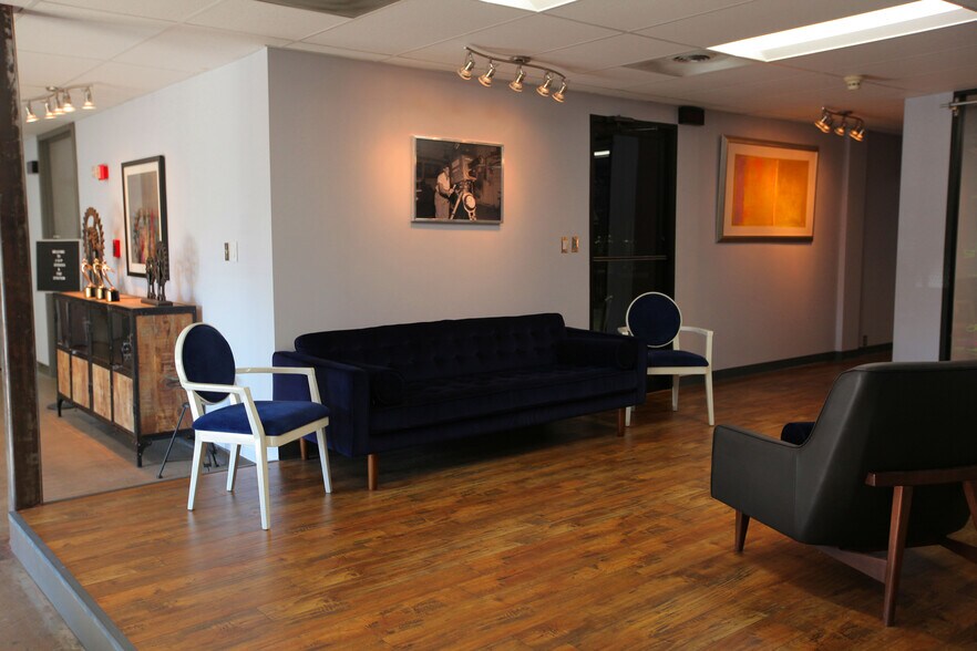 More Photos Of 1957 E Irving Blvd, Irving Movie Radio TVStudio For Sale