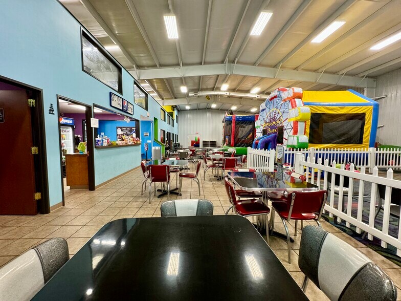 More Photos Of 2509 S 1st St, Terre Haute Showroom For Sale