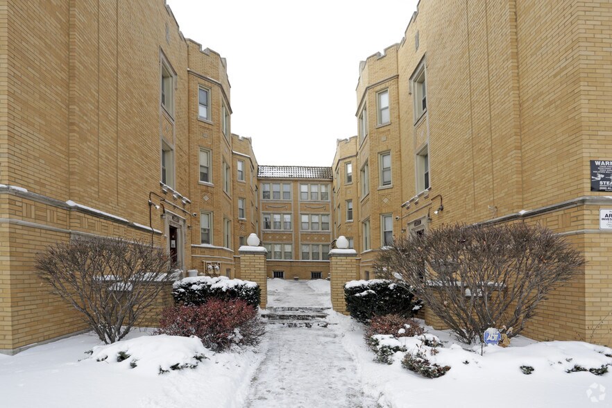 More Photos Of 7722-7732 S Jeffery Blvd, Chicago Apartments For Sale