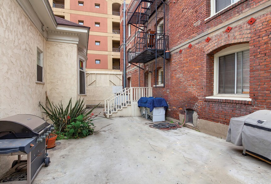 More Photos Of 330-332 Cedar Ave, Long Beach Apartments For Sale