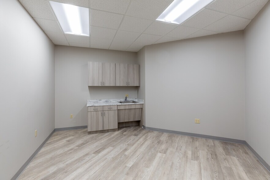 More Photos Of 14550 Torrey Chase Blvd, Houston Office For Lease