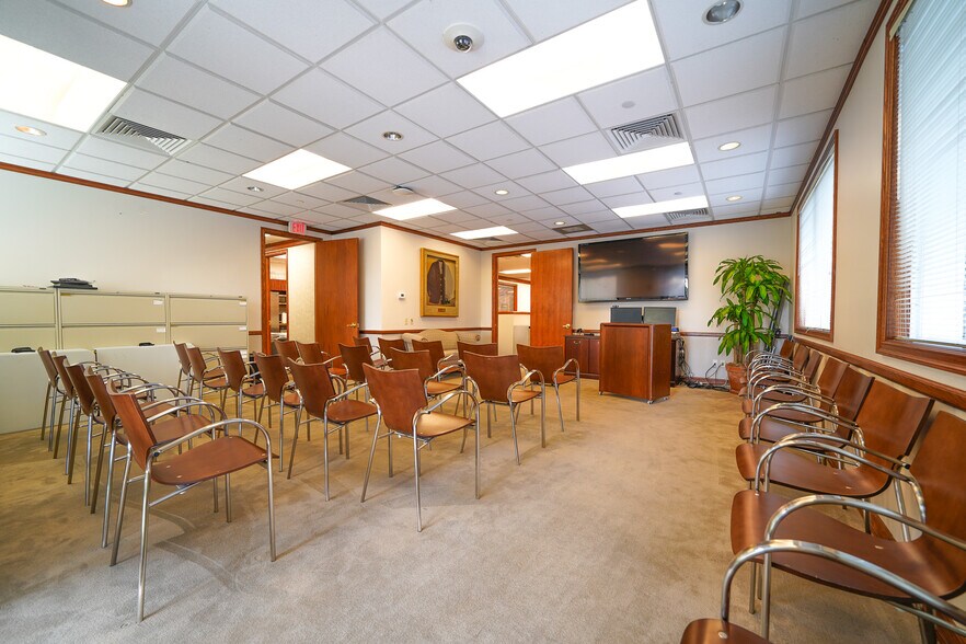 More Photos Of 2301 SE Monterey Rd, Stuart Office For Sale