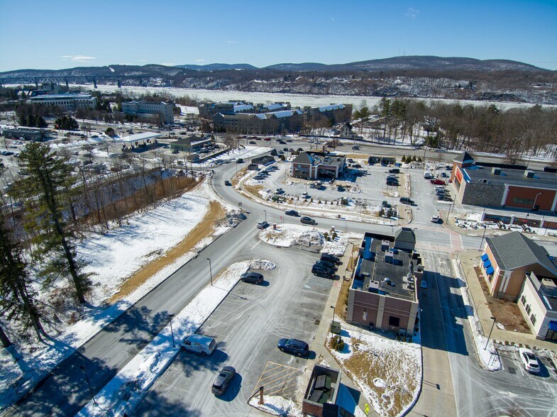 More Photos Of 18 Winslow Gate Rd, Poughkeepsie Fast Food For Sale