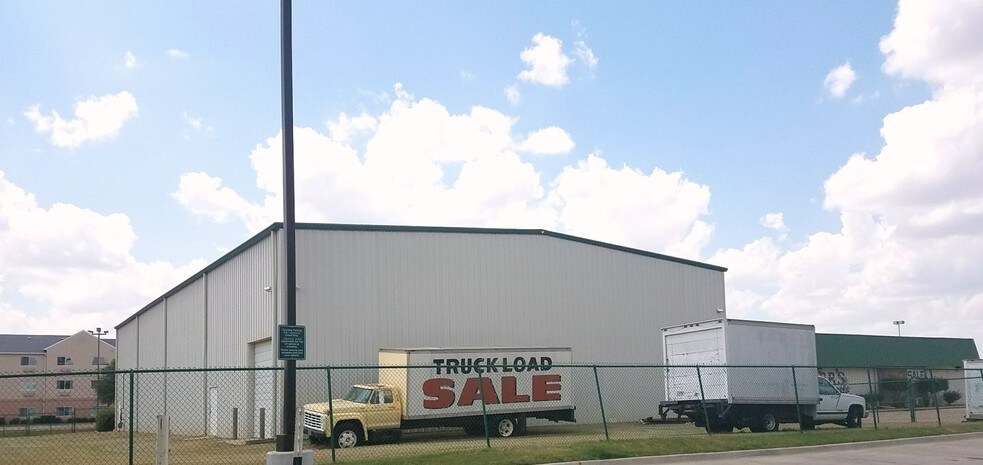 More Photos Of 2515 E Montgomery Pl, Wichita Falls Freestanding For Sale