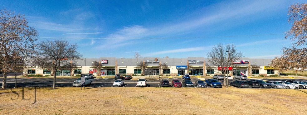 More Photos Of 5563 De Zavala Rd, San Antonio Light Distribution For Lease