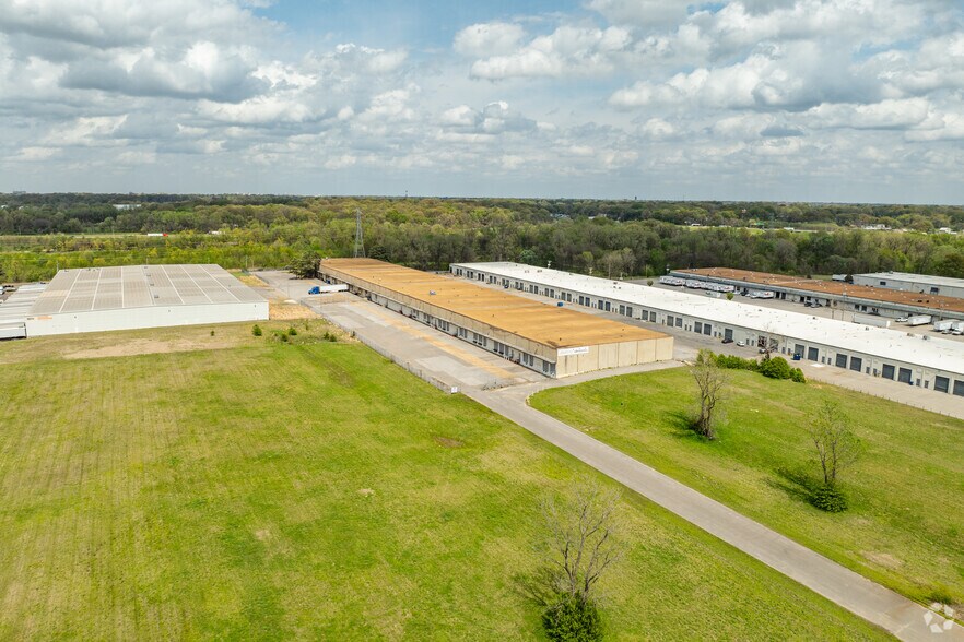 More Photos Of 2900 Datsun Dr, Memphis Distribution For Lease