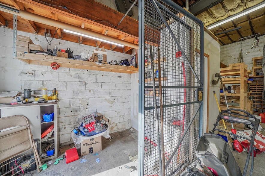 More Photos Of 93 N Clinton Ave, Bay Shore Warehouse For Sale