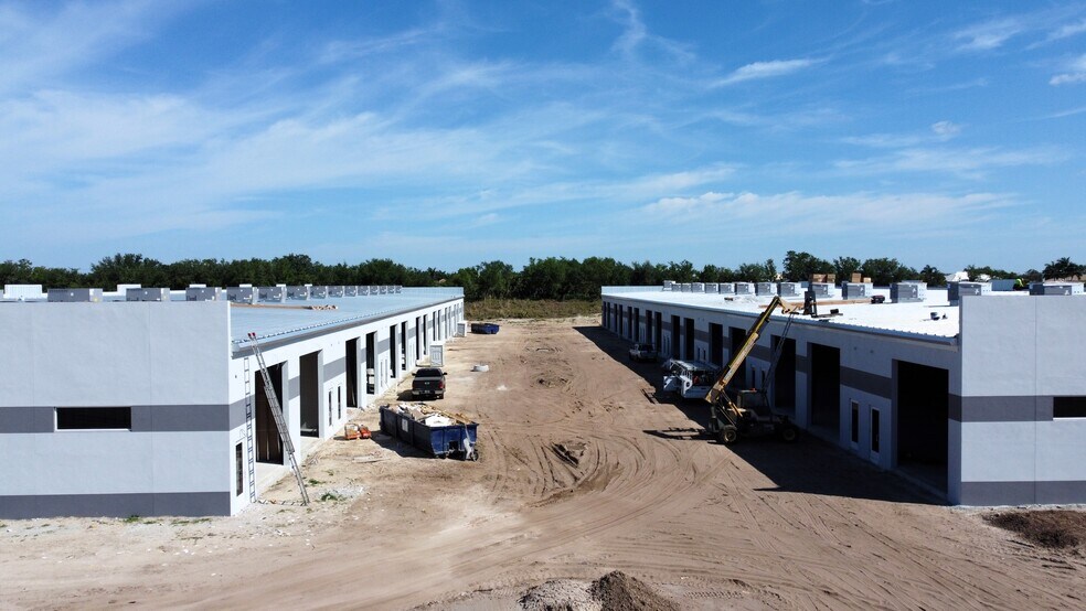 More Photos Of 16103 Lee Rd, Fort Myers Light Manufacturing For Lease