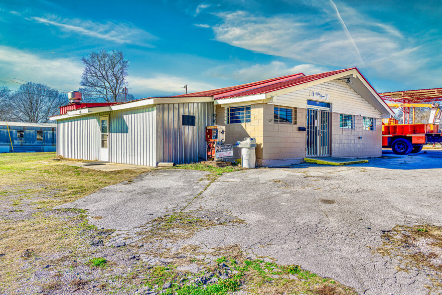 Primary Photo Of 2205 Railroad St, Leighton Convenience Store For Sale