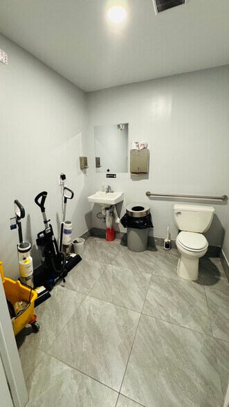 More Photos Of 231 Jericho Tpke, New Hyde Park Storefront Retail Residential For Sale