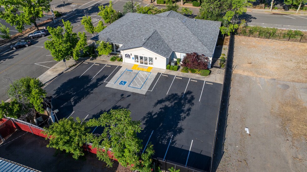More Photos Of 1640 Tehama St, Redding Office For Lease