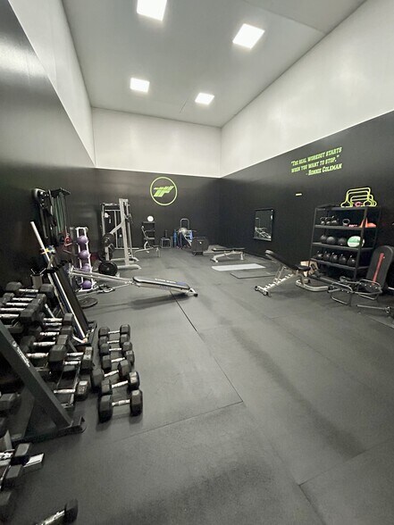 More Photos Of 1917 W Pioneer Pky, Arlington General Retail For Sale