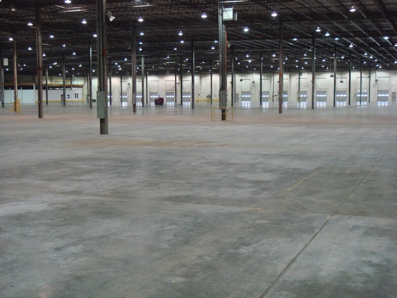 More Photos Of 1103 Carlos G Parker Blvd, Taylor Warehouse For Lease
