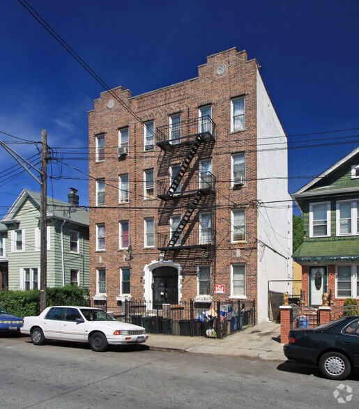 Primary Photo Of 19 Hubbard Pl, Brooklyn Apartments For Sale
