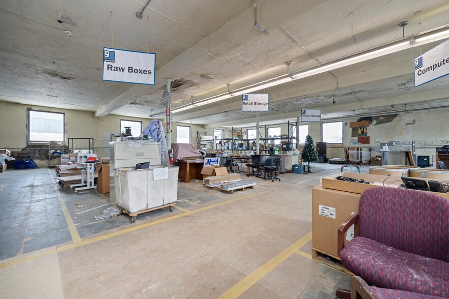 More Photos Of 419 W Market St, Sandusky Light Distribution For Sale