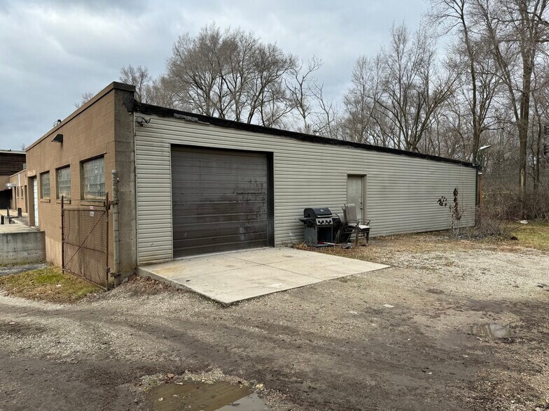 More Photos Of 603 E Washington St, Joliet Warehouse For Lease