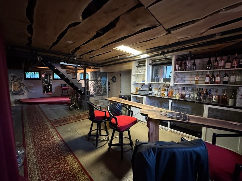 More Photos Of 1410 River Rd, Eugene Office For Lease